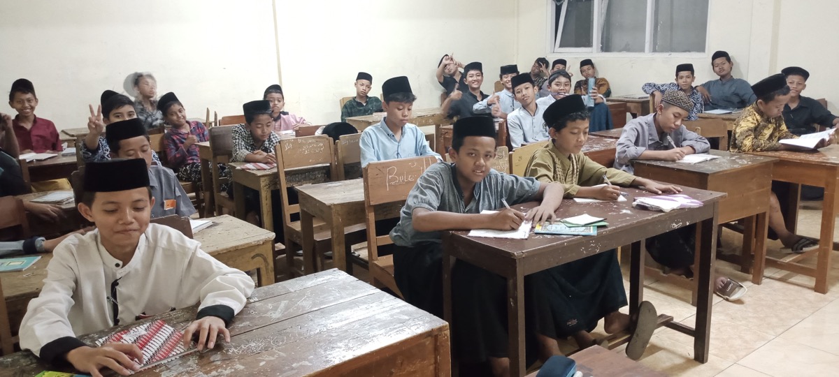 Pembudayaan Literasi & Riset Nalar Kritis Santri Melalui Majalah Lentera Qur'ani